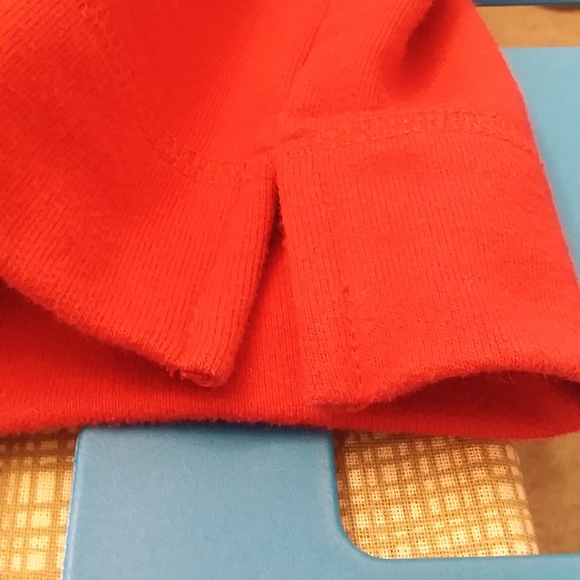 M205, Crazy Horse, large red sweatshirt,. - Picture 7 of 8